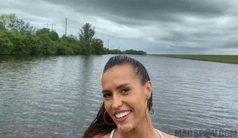 Kelsi Monroe Fucking Kelsi Monroe Out In The Swamp Of The Everglades For Facial