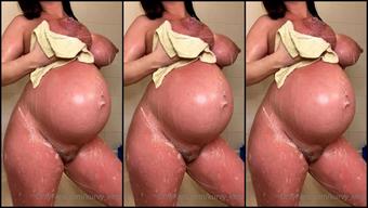 Kurvy Kat - Preggo Shower