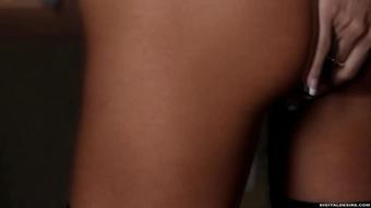 Digitaldesire.Com -Roxanna Milan