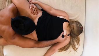 Cunnilingus Orgasm For This Fat Ass Blondie