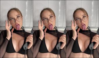 Teacher Katekuray Is Ready To Give A Couple Of Private Lessons