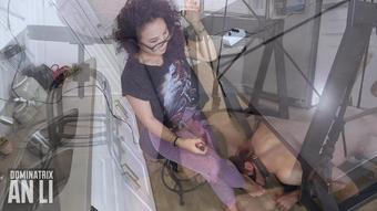 Mistress An Li Underdesk Foot Freak