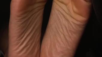 Wrinkle Soles Toe Wiggling Under Cover