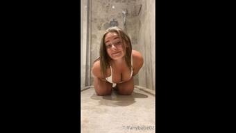 MASSIVE SQUIRT IN THE SHOWER