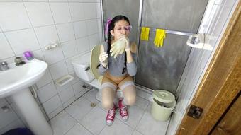 JOI I PUNISH MY FART-SNIFFING SLAVE WHILE I USE THE TOILET