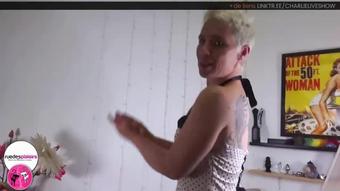 Charlie a une culotte vibrante la coquine !