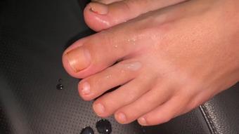 JERK OFF OVER ME BARE TOES - April 29, 2025