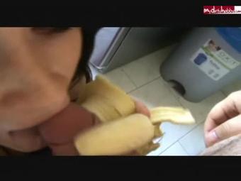 Devote-Schlampe - Alles Banane