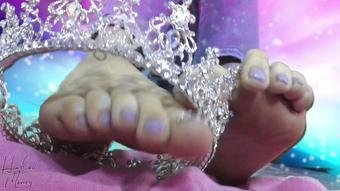 Pretty pretty princess toes