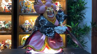 Big step-Mom Figure Showcase Epic Lightning Detail - April 18, 2025