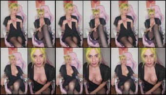 Bianca Santi 02 09 2021 2210511847 Collant Neri Spitting E Piedi In Vista