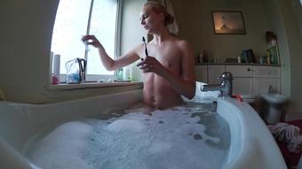 Ariel Anderssen Clean Teeth In The Bath