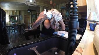 Buddahsplayground Bouncing Boobs Shampoo