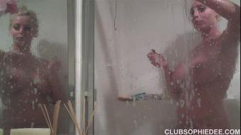Clubsophiedee325-Blondeshower