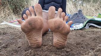 Dirty feet joi outdoors - November 10, 2022