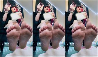 xxlittlefootxx 2023-11-20 at 02-24 Fansly (Goddess Vyle)