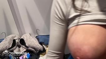 española cachonda en público se la chupo en el probador quiero su leche en mi boca y mis tetas