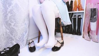 Alice Through The Shoe Closet