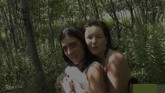 Dans la forêt avec ma copine