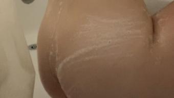 Meganholly00 Soapy Ass And Big Tits Fetish