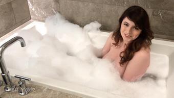 Sexy Bath Time with Bea - August 06, 2019