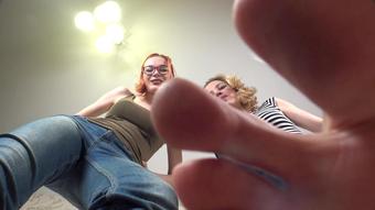 [Clips4Sale.Com] Kate & Eva - Не Шути О Больших Ногах 17.08.2015