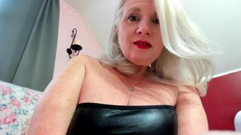 Paintedrose - Giantess In Hosiery And Heels Finds You