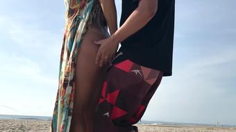 Real Amateur Public Standing Sex Risky on the Beach !!! People walking near