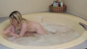Ditsydaisy Bathtub Masturbation