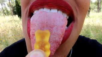 Gummy lick and swallow - May 18, 2022