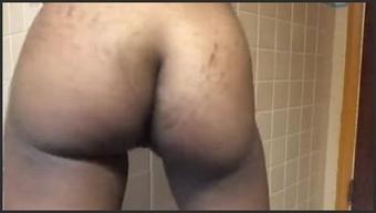 Tiinypussy Twerk Spreads Ass And Squirting