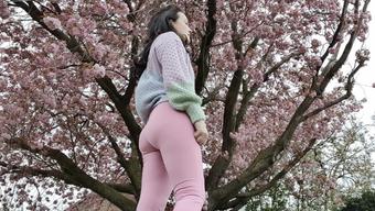 Pink leggings outdoor walking wetting peeing - June 20, 2023