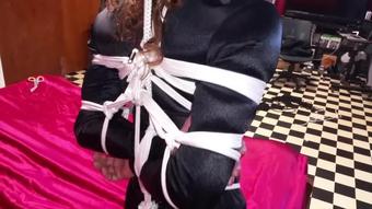Simoneblacksuit2