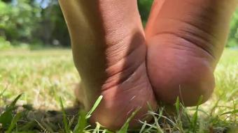Ebony Giantess Barefoot Outside