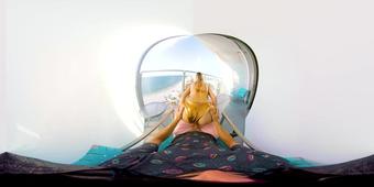 050 Vr Exhibitionist Beach Bunny Gets Fucked Over A Public Balcony & Swallows¡_Poundpie3_1080P