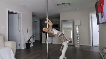 Pole dancing& Twerking for you - March 06, 2023