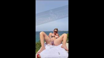 Sweetvickie Squirting By The Ocean