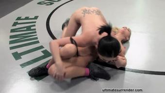 Ultimatesurrender.Com_Sammie Rhodes_Vs_Alexa Von Tess (2006-12-12_4036)