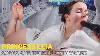 Barefoot Princess Leia Sucks and Fucks - May 06, 2022