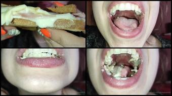 Giuliapeachxx 05 05 2021 2099665092 Giulia Peach Eats A Toast In Today X27 S Video I Eat A Very Crunchy But Also Juicy