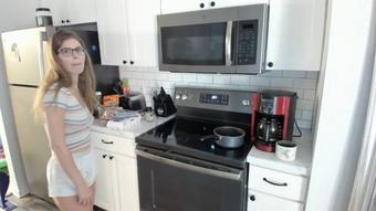 Meganholly00 Washing Dishes