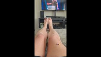 Watch TV with me and My Huge Feet Tiny - April 09, 2025