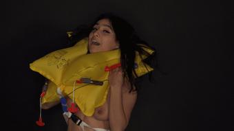 Dazz Inflates Airplane CO2 Life Vest 4K