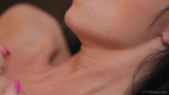 Vivthomas_[Lesbo]_Eveline_Neill_Chelsy_Sun_Sex_Message_Scene_2_1080