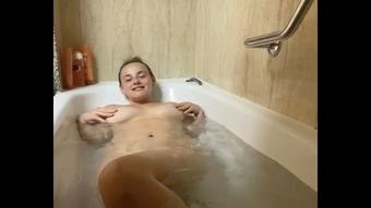 Teen bathtub Orgasm