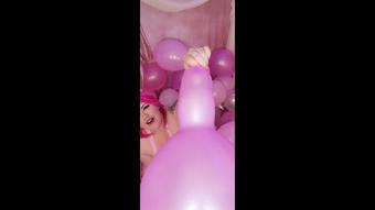 Daddy's cheerleader blows on heart - January 16, 2022