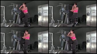 Hannahbrooks Fucked By My Personal Trainer In The Gym