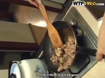 375_My Naughty Gf Cooking And Fucking_4267_Sd