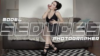 Model seduces photographer JOI - May 26, 2023