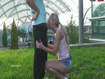 Kira-Kerosin - Leipziger Messe - Auf Dem Dach - Public, Throat-Job, Doggy, Cumshot